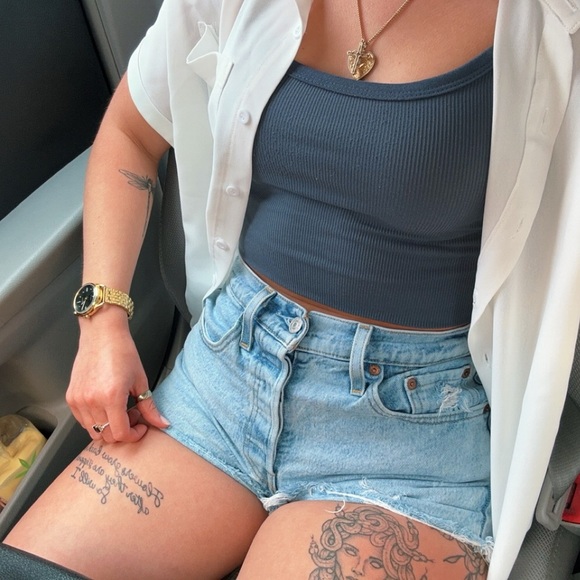 Women’s Levi’s 501 Shorts - size 24 - Picture 1 of 7